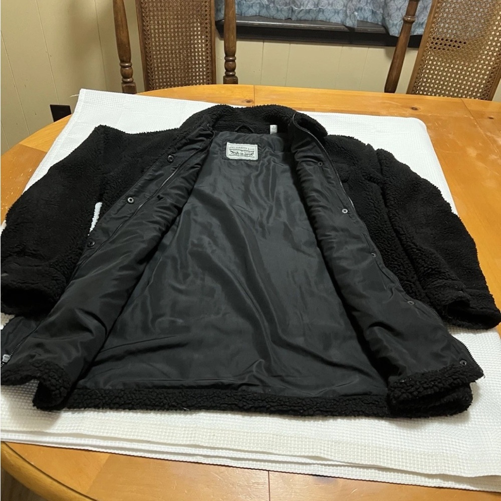 Levi’s Black Sherpa Teddy Jacket Quilted Lined Oversized Women’s Small
